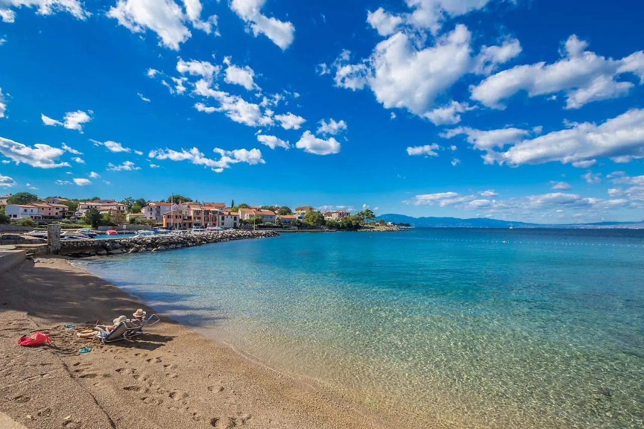 Apartments With A Parking Space Vantacici, Krk - 21694 Malinska